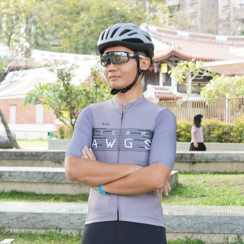 【小宇單車】TEAM AWGS 車隊版車衣 Frontier競賽版型 快速排汗 修身 灰色肥宅版：圖片 3