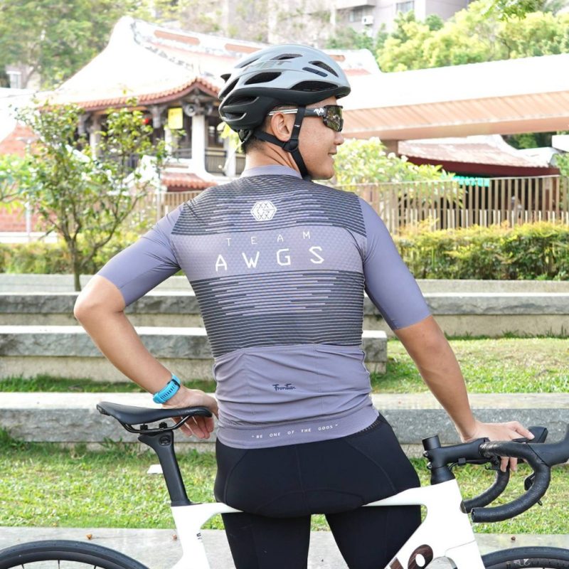 【小宇單車】TEAM AWGS 車隊版車衣 Frontier競賽版型 快速排汗 修身 灰色肥宅版：圖片 4